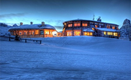 Stațiunea montană Corvara în cascada italienilor de trasee, hoteluri, apartamente, magazine, vreme