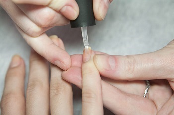 Ibx pentru unghii - acoperire inovatoare de tratare în două etape cu tehnica de aplicare pas-cu-pas