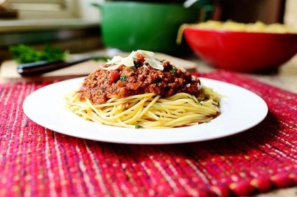 Preparate din bucătăria italiană cu sos de spaghete