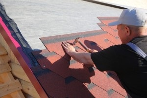 Cum să evitați ghinturile atunci când construiți un acoperiș de plăci flexibile de acoperiș