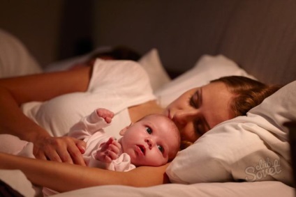 Cum să înveți un copil să doarmă într-o pătuț