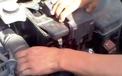Cum să scoateți bateria pe Peugeot 308