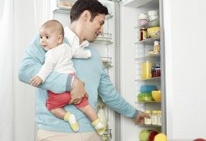 Cum să depozitați laptele matern exprimat în frigider, congelator și la temperatura camerei