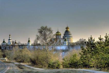 Mănăstirea din Kazan din New Jerusalem (cabana episcopului) și necropola sa,