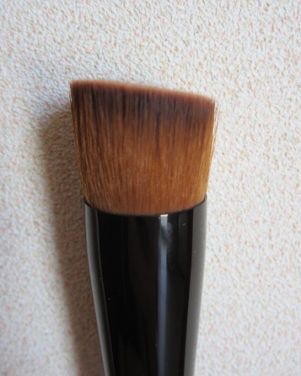 Brush legenda Shiseido tökéletes alapot ecsettel, bella_shmella