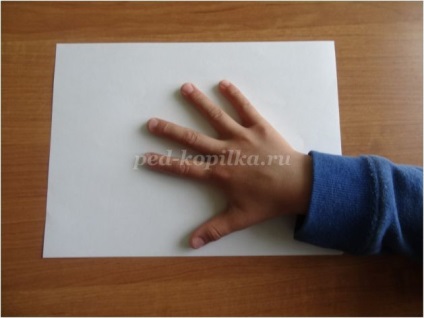 Lebădă cu mâini de hârtie
