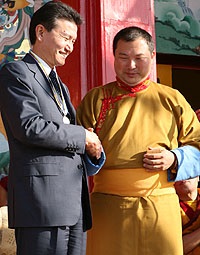 Cea mai bună dorință pentru o zi de naștere că Lama Supremă din Tuva ar putea dori Lama Supremă din Kalmykia