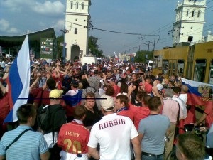 Marșul fanilor ruși sa terminat, poliția a folosit tunuri de apă, există victime (video, fotografii,