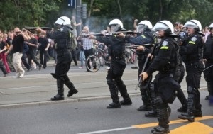 Marșul fanilor ruși sa terminat, poliția a folosit tunuri de apă, există victime (video, fotografii,