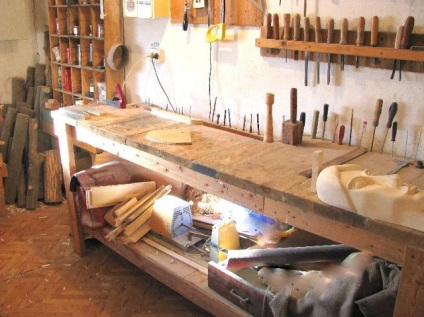 Atelier de lucru pentru sculptură în lemn, organizare la locul de muncă ~ sculptură în lemn