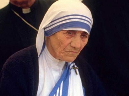 Mama Teresa a devenit o societate sfântă