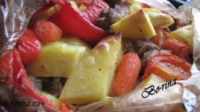 Carne cu cartofi gătite în mânecă pentru copt, gustos și frumos!