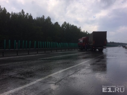 Pe suportul tractului siberian vagonul a întors drumul după o coliziune cu o mașină de pasageri