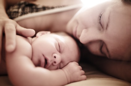Un copil nou-născut doarme cu o gură deschisă de ce și ce să facă (Komarovsky)