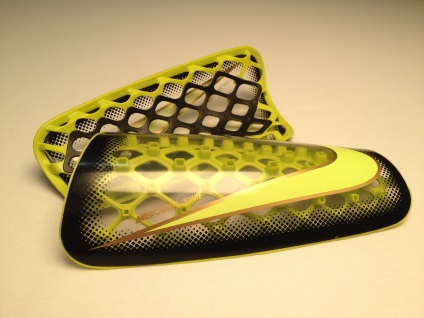 Огляд футбольних щитків mercurial flylite від nike