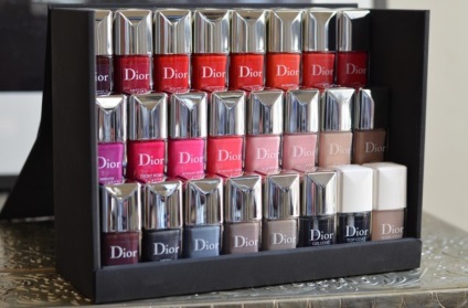 Paleta de vopsele de dior vernis cu lacuri