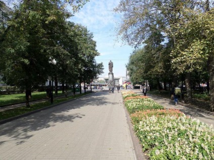 Monument la Griboedov pe iazurile curate din istoria Moscovei, descriere și recenzii