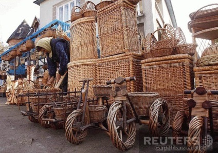 Țesuturile din mobilierul de viță de vie, coșurile, gardurile ... - lecții se pot obține în satul Iza