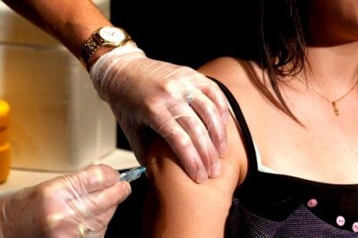Vaccinarea împotriva vaccinului împotriva cancerului de col uterin, vârsta și consecințele