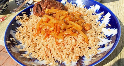 Bucătarii ruși au hrănit piloții tadjici și uzbeci