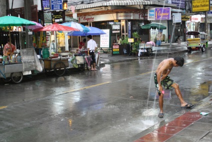 Sezonul ploios în Phuket, în Thailanda, de luni de zile