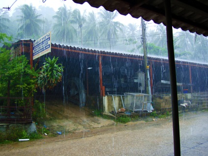 Sezonul ploios în Phuket, în Thailanda, de luni de zile