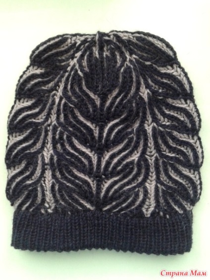 Cap - bucle legate de ace de tricotat în tehnica brioșă - în