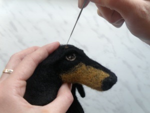 Wool dachshund pas-cu-pas master-clasa pe felting uscat