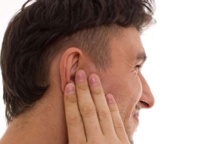 Zgomot în urechi cu cauze de otită și metode de tratament
