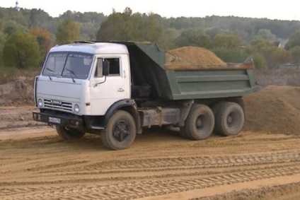 Câte cuburi de nisip, moloz, pământ în camioneta Kamaz