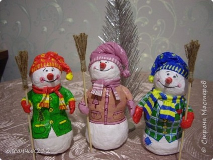 Oameni de zăpadă din bumbac papier-mache, țară de maeștri