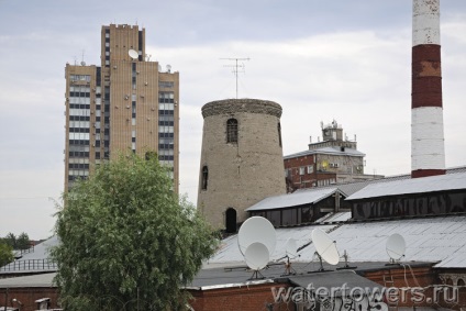 Turnul de apă demolat, turnurile de apă și alte turnuri