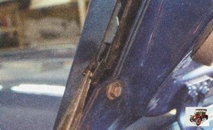 Demontarea și instalarea spoilerului spate al hayonului pe mașina Ford Focus 2