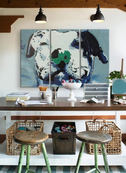 Picturi moderne modulare în interiorul livingului, dormitor și bucătărie