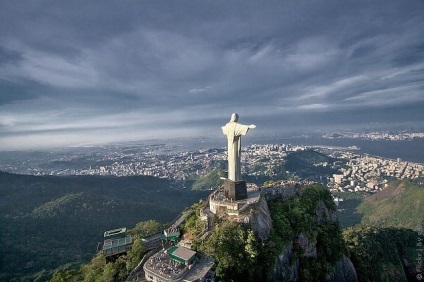 Statuia lui Hristos Răscumpărătorul din Rio de Janeiro, Brazilia