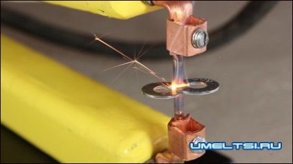 Spot Welding de la cuptorul cu microunde cu mâinile tale