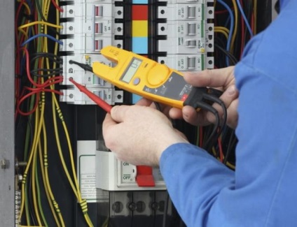 Servicii de electrician în Moscova preț de la 100 rub lista de preț ieftine la domiciliu