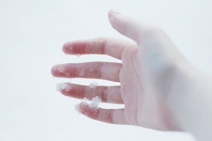 Îngrijirea mâinilor în căminul de iarnă și cele mai bune creme
