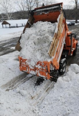 Îndepărtarea zăpezii cu prețurile camioanelor, unde să comandați