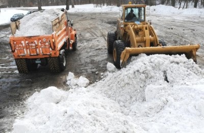 Îndepărtarea zăpezii cu prețurile camioanelor, unde să comandați