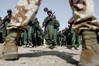Bărbați de îmbrăcăminte și accesorii soldați în Irak