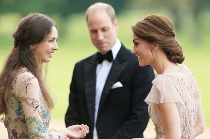 Rețeaua discută un tovarăș atractiv al prințului Harry la un banchet la Palatul Buckingham, o bârfă