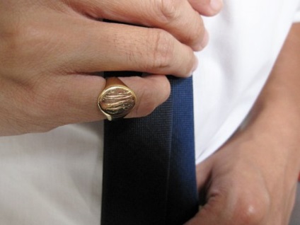 Ékszerek etikett szabályait visel gyűrűk, amelyeket be kell tartani - hasznos tudni