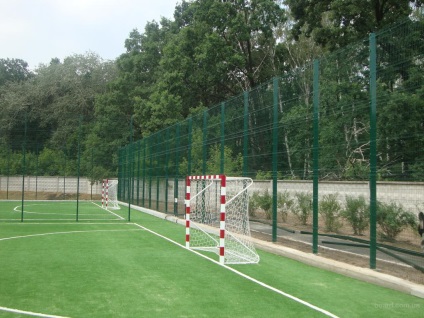 Gard sau gard pentru stadion, standarde, standarde și reguli pentru construcție sau instalare