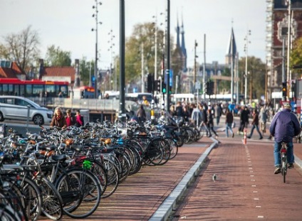 11 dolog, amit tennie kell, Amszterdam
