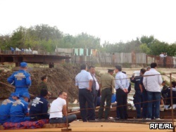 Akim din regiunea Atyrau spune că constructorii podului căzut au fost bătuți