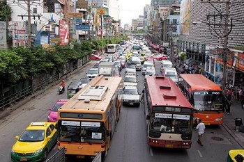 Béreljen autót és egy motorkerékpár Thaiföldön