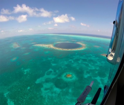 Belize este o gaură mare albastră