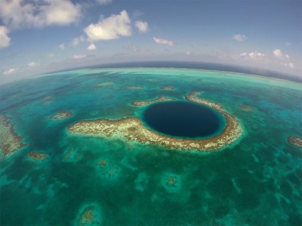 Belize este o gaură mare albastră