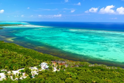 Belize este o gaură mare albastră